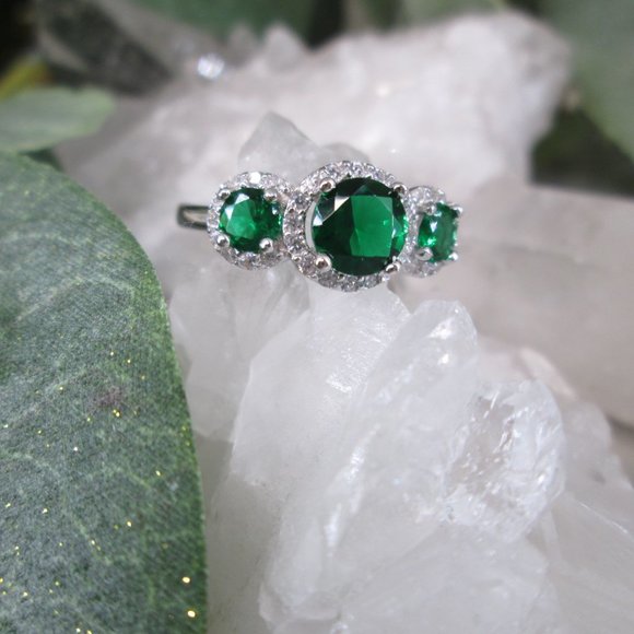 EMERALD 3 Stone 925 Sterling Ring>Halo Design>Sparkly Simulated Diamonds - Picture 5 of 7